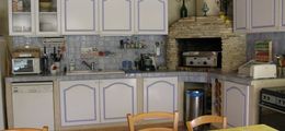 Summer kitchen and its bar